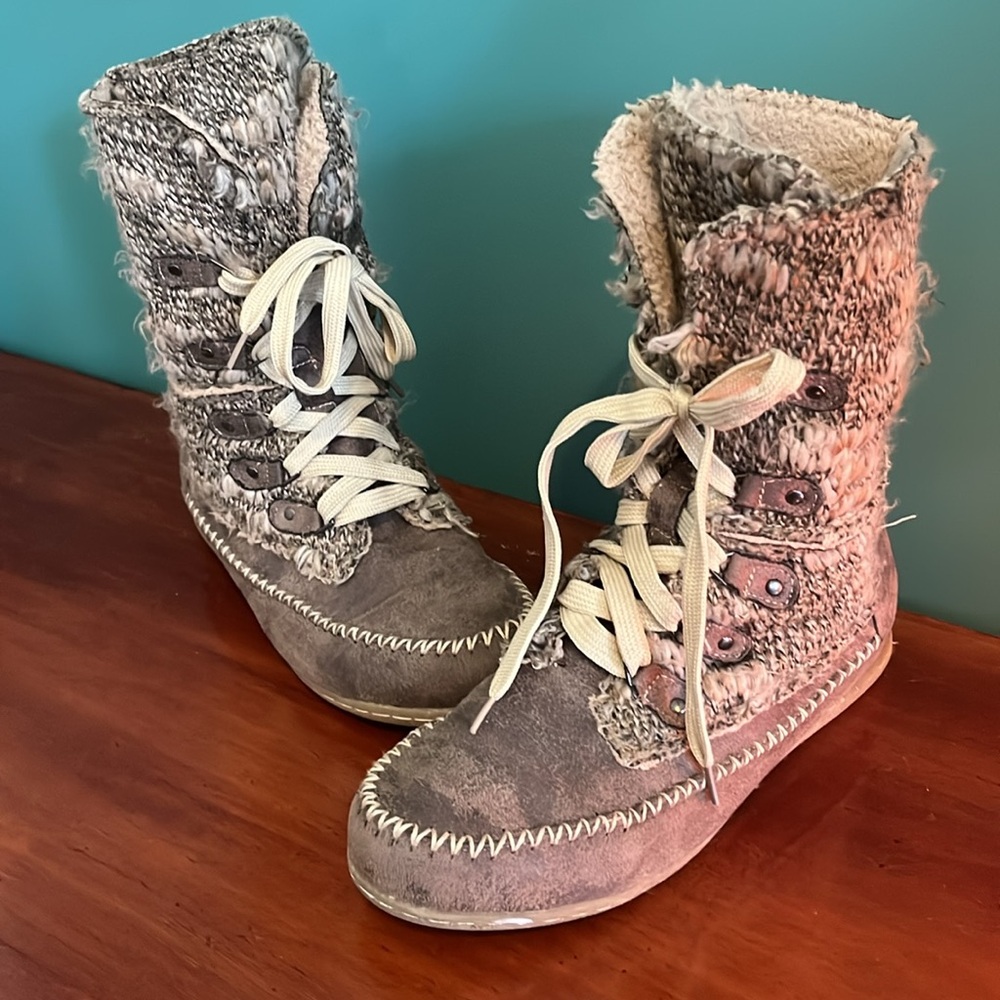Muk luk lace up moccasins